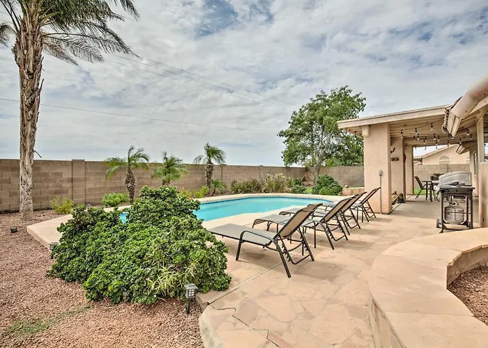 Sunny Retreat W/ Private Pool & Grill! Casa vacanze